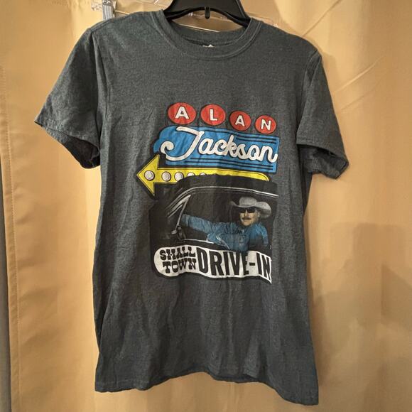 Gildan Tops - Alan Jackson Graphic Tee Gildan Medium Small Town Drive-In Tour Country Music